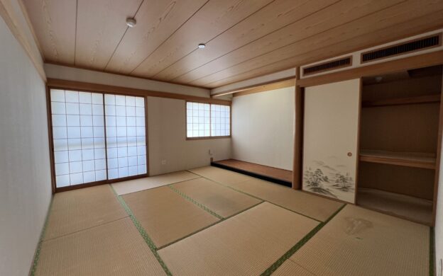 Japanese Tatami room with Tokonoma alcove and beautiful sliding doors